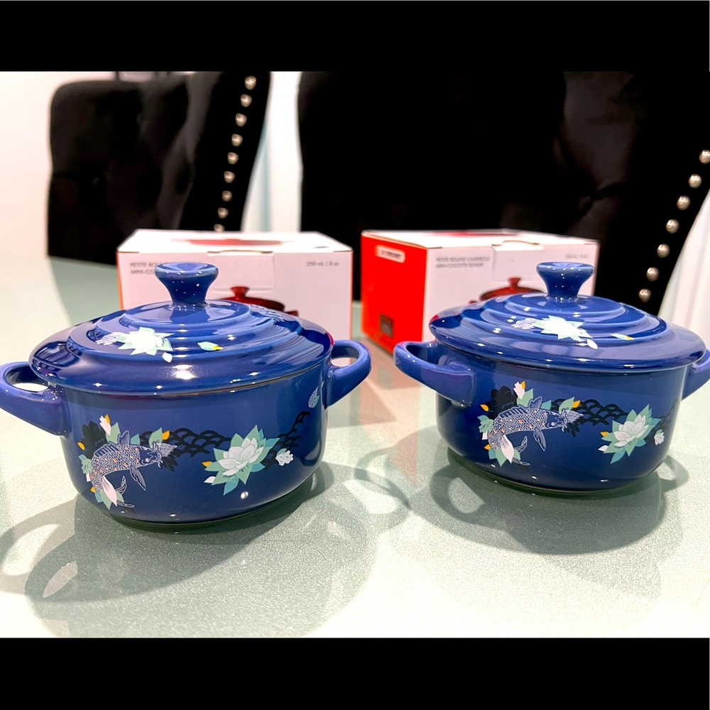 2 SET NIB LE CREUSET LIMITED EDITION COBALT LOTUS  PETITE COCOTTE 8 OZ STONEWARE